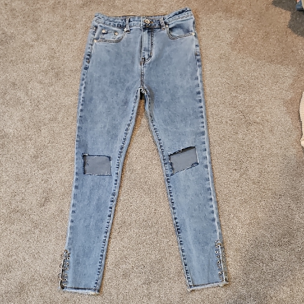 POL Light Blue Distressed Skinny Jeans Ring Detail